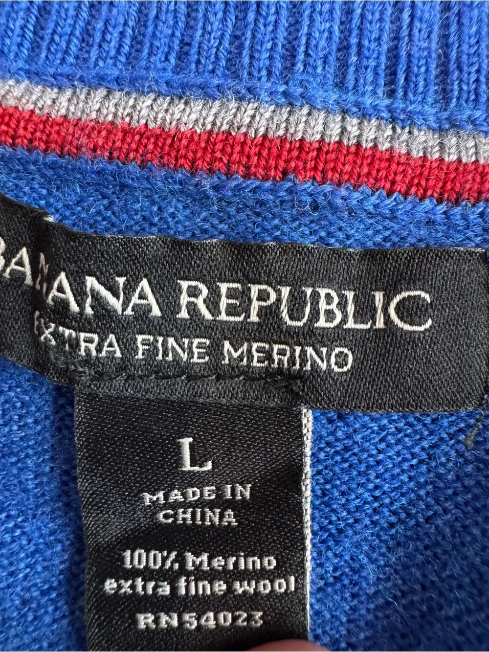 Banana Republic Men's Merino Wool V-Neck Sweater in Royal Blue Size Large